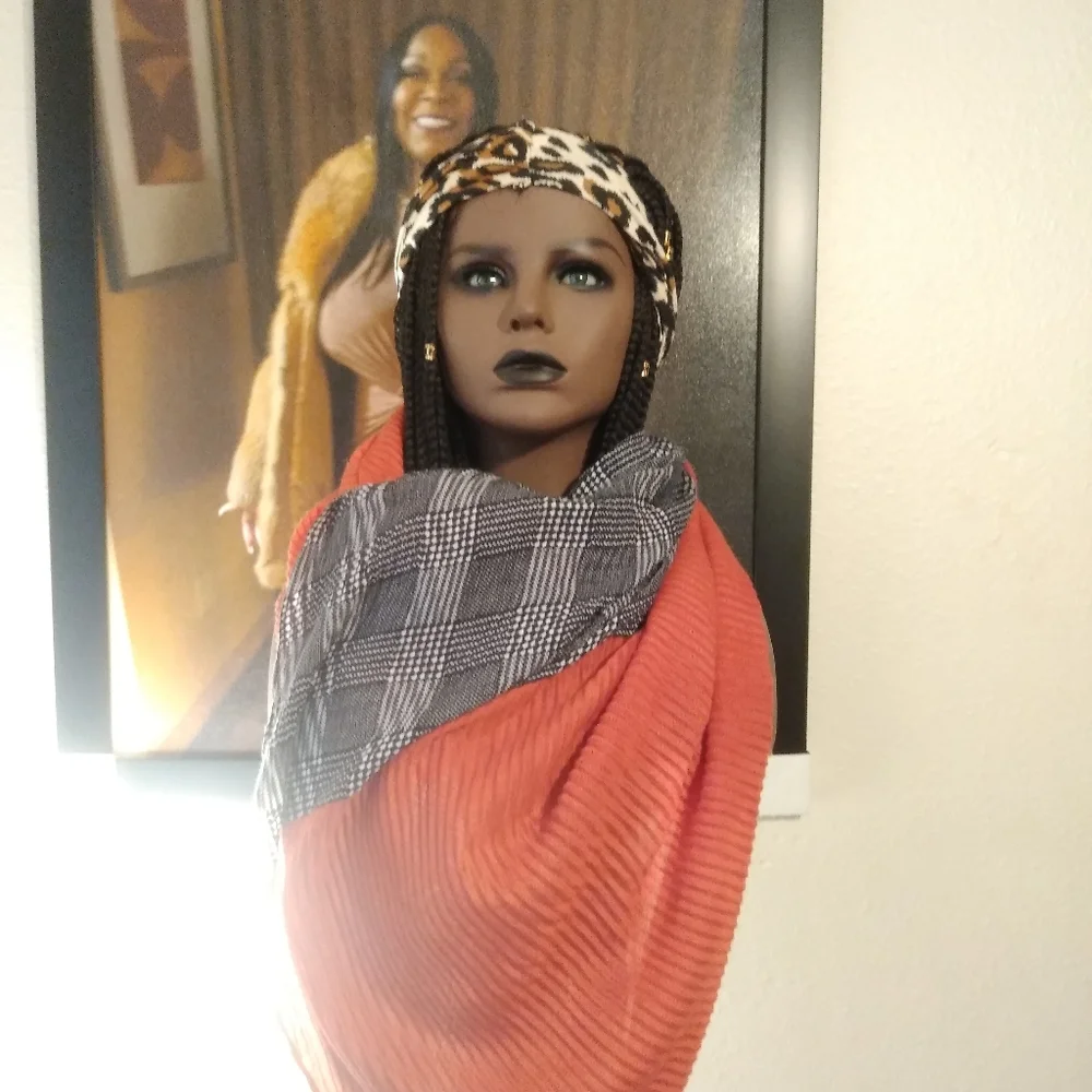 Please and welcome
My model wig head Fatima is for sale😌 $55 
22inch - Picture 7 of 14